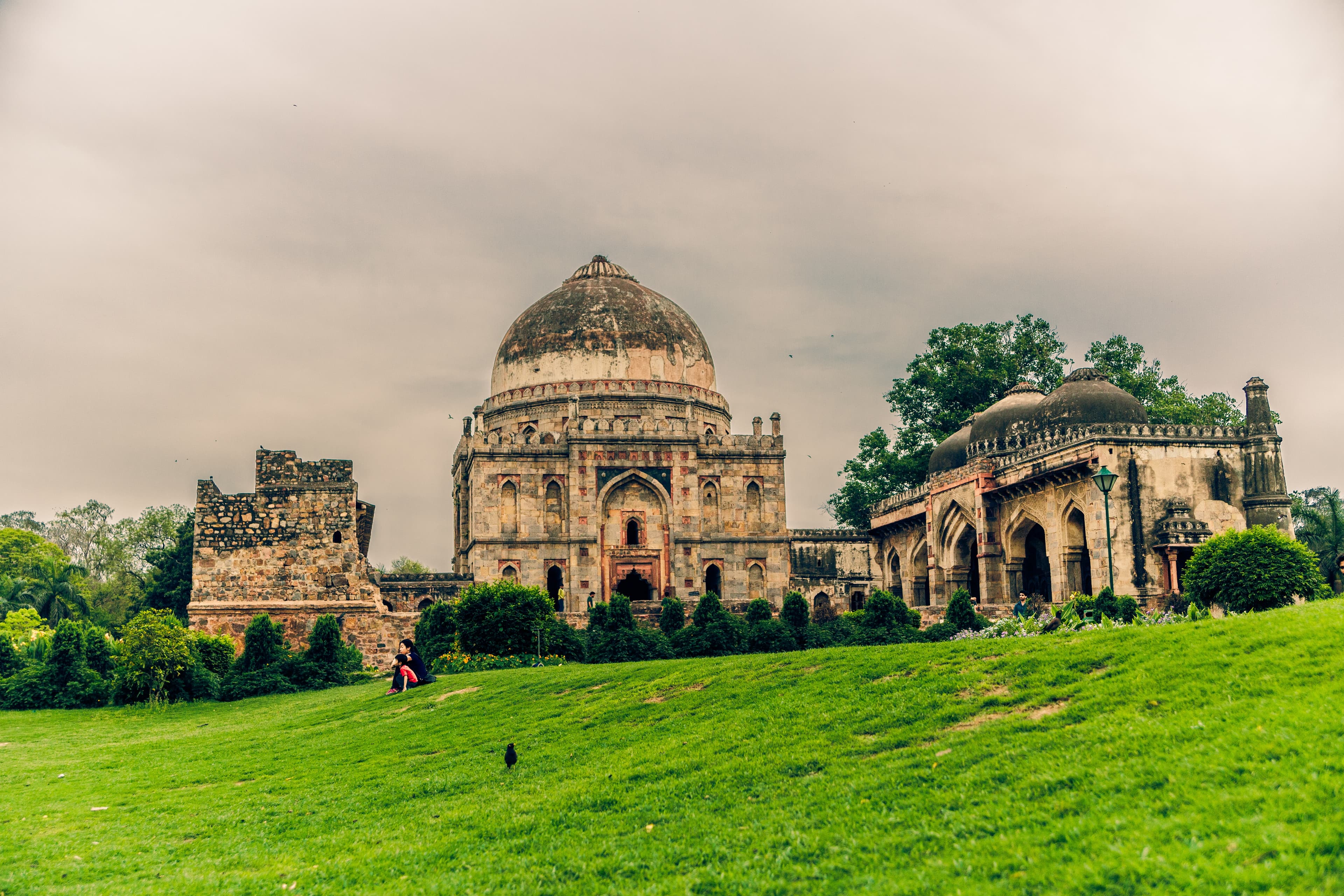 beautiful shot lodhi garden delhi india cloudy sky