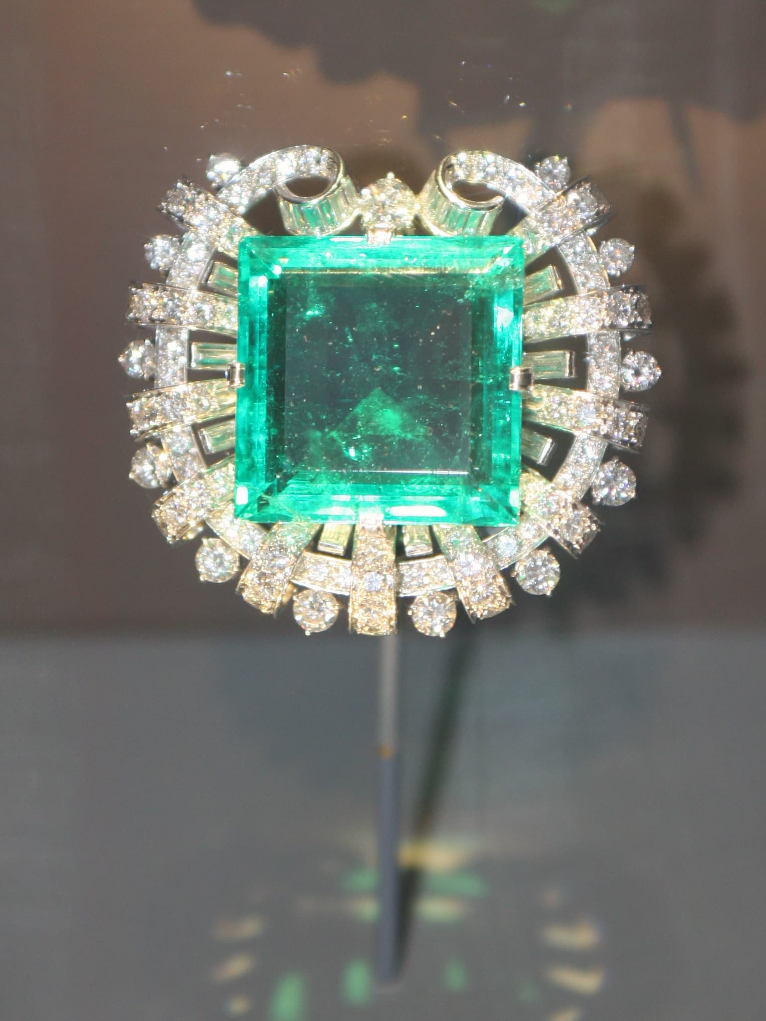 The Hooker Emerald provenance clip