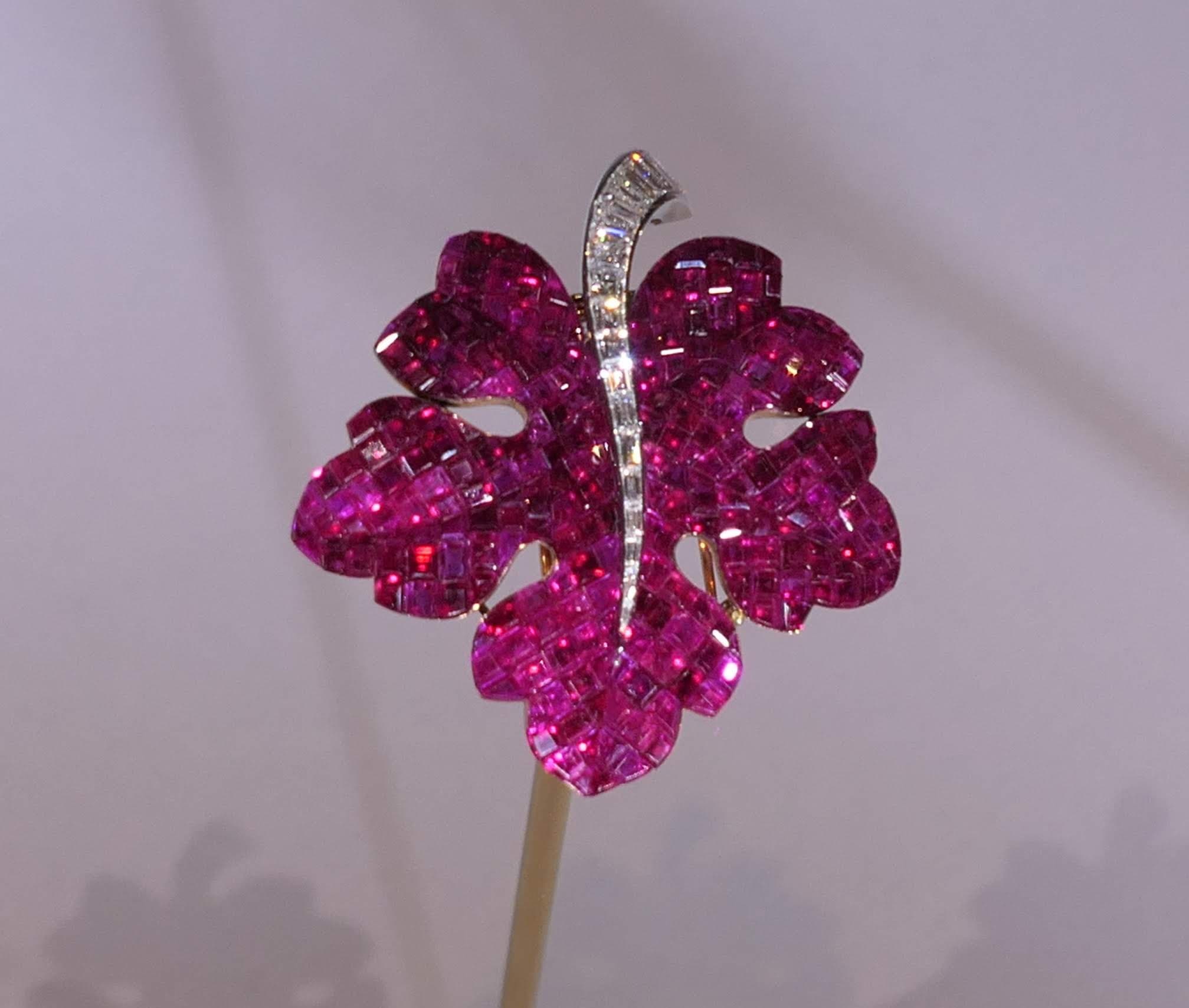 Van Cleef & Arpels: The Poetry and Mastery of the Mystery Setting